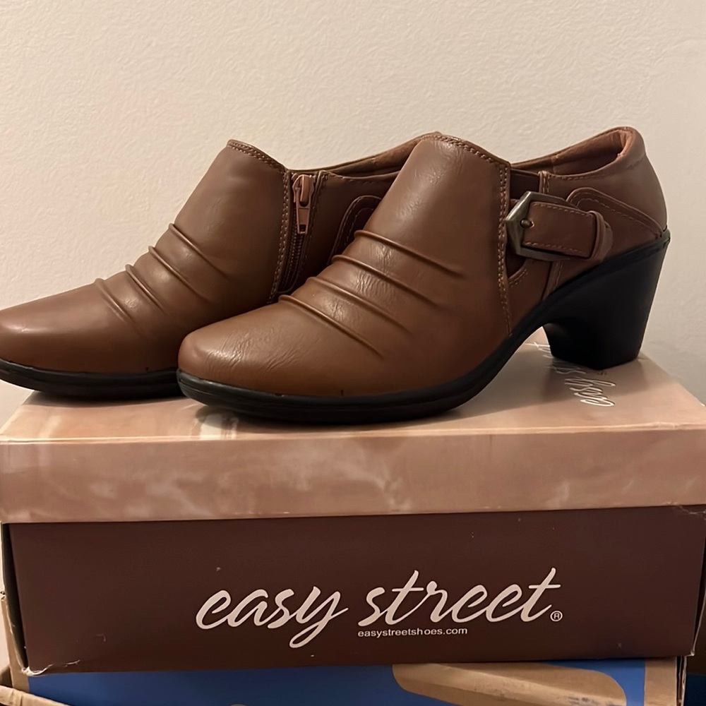 Ladies new brown booties 8.5